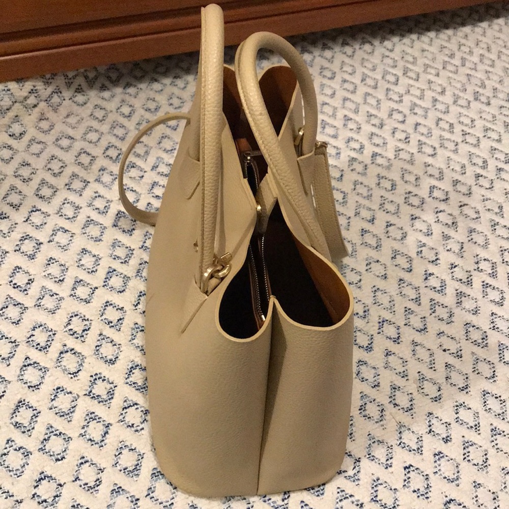 Angela Roi Cher Tote ๐ค - Picture 2 of 15